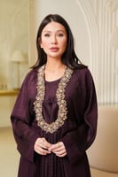 جلابيه مناسبات لاطلاله راقيه من قطعتين بتصميم ياقه...