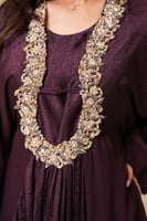 جلابيه مناسبات لاطلاله راقيه من قطعتين بتصميم ياقه...