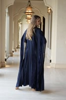 جلابية مناسبات لاطلاله راقيه من قطعتين بمكس خامات...