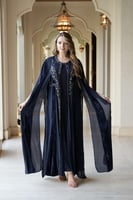 جلابية مناسبات لاطلاله راقيه من قطعتين بمكس خامات...