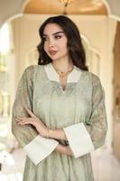 جلابية مناسبات لاطلاله راقيه بمكس خامات دانتيل اخض...