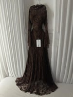 فستان بني مطرز كم طويل