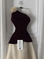 فستان بيج على جوخ عنابي