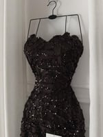 فستان بني سهره على اكمام منفصله