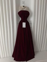 فستان جوخ مخمل على تطريز لولو