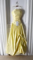 فستان أصفر فخم