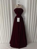 فستان جوخ مخمل على تطريز لولو