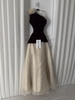 فستان بيج على جوخ عنابي