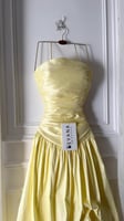 فستان أصفر فخم