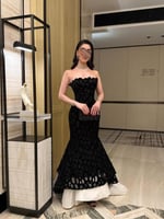 فستان اسود على شانطون راقي