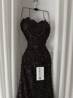 فستان بني سهره على اكمام منفصله