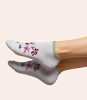 Flora | فلورا – شراب قصير بتطريز لمجموعة زهور