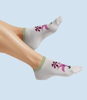 Flora | فلورا – شراب قصير بتطريز لزهرة كاملة