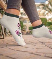 Flora | فلورا – شراب قصير بتطريز لزهرة كاملة