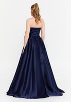 فستان رسمي طويل بدون أكمام