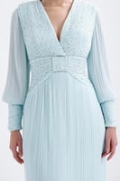 فستان سهرة شيفون مطرز بالأحجار وفتحة رقبة على شكل...