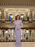 فستان سهرة شيفون مطرز بالأحجار وفتحة رقبة على شكل...