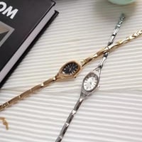 ساعة يد نسائية بيضاوية مرصعة بأحجار الكوارتز ، سوا...