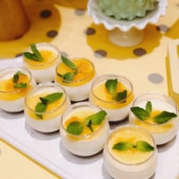 أكواب الحلوى الشفافة لحفلة عيد ميلاد ، وجبات خفيفة...