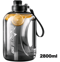 زجاجة مياه نصف جالون ، زجاجة ماء كبيرة مع القش ، ح...