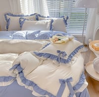 طقم مفارش سرير كوري علي طراز الاميره للفتيات