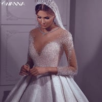 فستان زفاف مطرز بالترتر اللامع