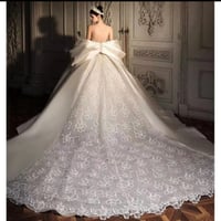 فستان زفاف من الستان