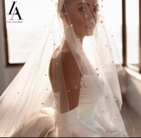 فستان زفاف من الستان