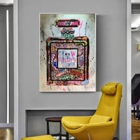 لوحه جداريه مع عطر جرافيتى ف