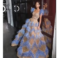 فستان سهره فاخر من الريش الرداء بدون اكمام بياقه م...