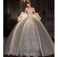 فستان زفاف من الستان