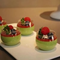 أكواب الحلوى الشفافة لحفلة عيد ميلاد ، وجبات خفيفة...