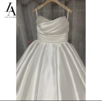 فستان زفاف من الستان