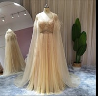 فستان سهرة انيق ومطرز