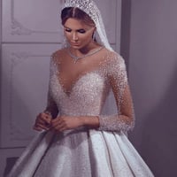 فستان زفاف مطرز بالترتر اللامع