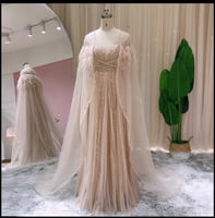 فستان سهرة انيق ومطرز