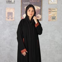 عباية كريب أسود داكن & جوخ برتقالي – تصميم مميز من...