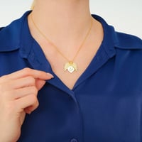 سلسلة فضة بالاسم مطلية بالذهب - سلسال القلب المجنح