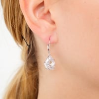 طقم رونق - طقم ناعم من الفضة عيار 925 مرصع بأحجار...