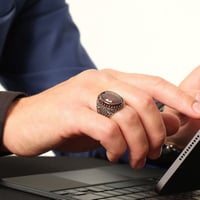 خاتم فضة رجالي لون احمر قاني - فضة عيار 925 - خاتم...