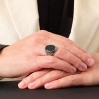 خاتم رجالي دائري حجر اسود - فضة عيار 925 - خاتم ال...