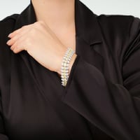 اسوارة عريضة من الفضة عيار 925 مرصعة بأحجار زركون...