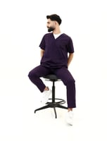 سكراب طبي رجالي بنفسجي غامق – طقم عملي بجيوب متعدد...