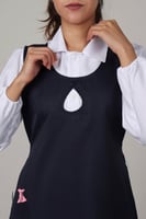 مريول كحلي شيال حركة عصرية وكسرات على الصدر