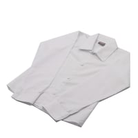 بلوزة مدرسية بأكمام وأزرار بيضاء