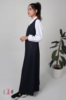 مريول كحلي شيال مع حركات عصرية على الصدر