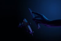 شاومي | حامل جوال + شاحن لاسلكي للسيارة بقوة 20 وا...