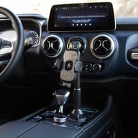 اوراس | حامل جوال مغناطيسي في مكان الاكواب