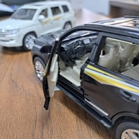 مجسم سيارة حديد تويوتا لاندكروزر م / 183210