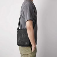 BASTEC- شنطة كتف مريحة بتصميم بسيط وسعة كبيرة متعد...